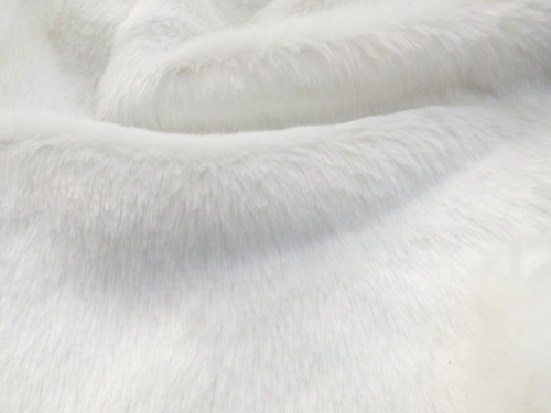 Medium Ivory White 25mm pile