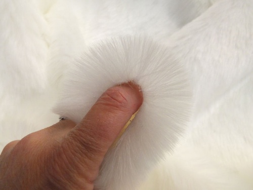 Medium Ivory White 25mm pile